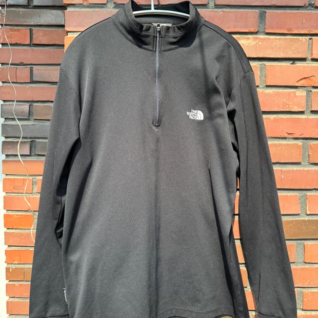 노스페이스 상의 100