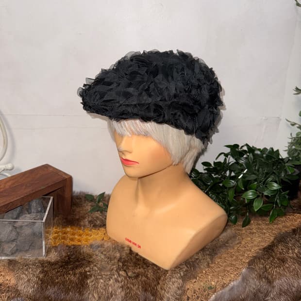 Black rose hunting cap