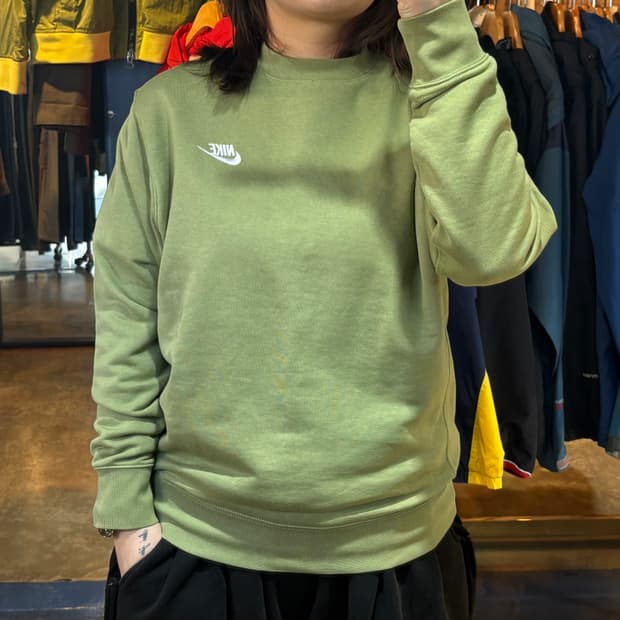 나이키 클럽로고 그린 맨투맨