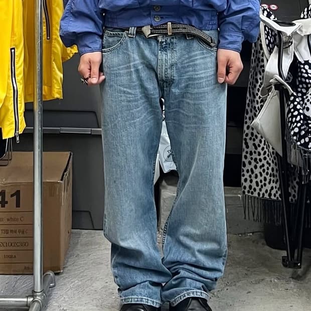 00s Levi’s 506 denim