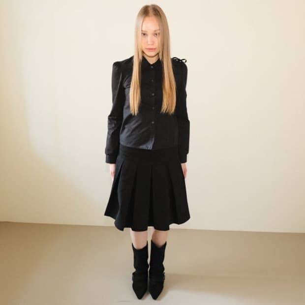 루즈슬립오버 플리츠 미디스커트