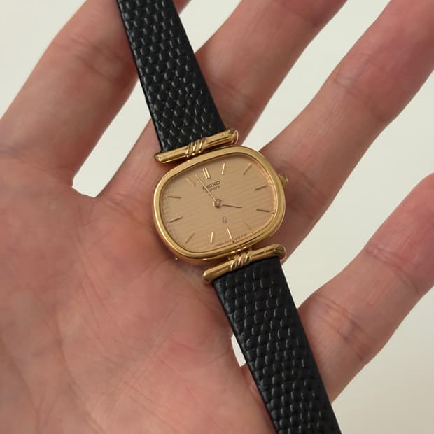 1980s Gold Oval Ladies Quartz