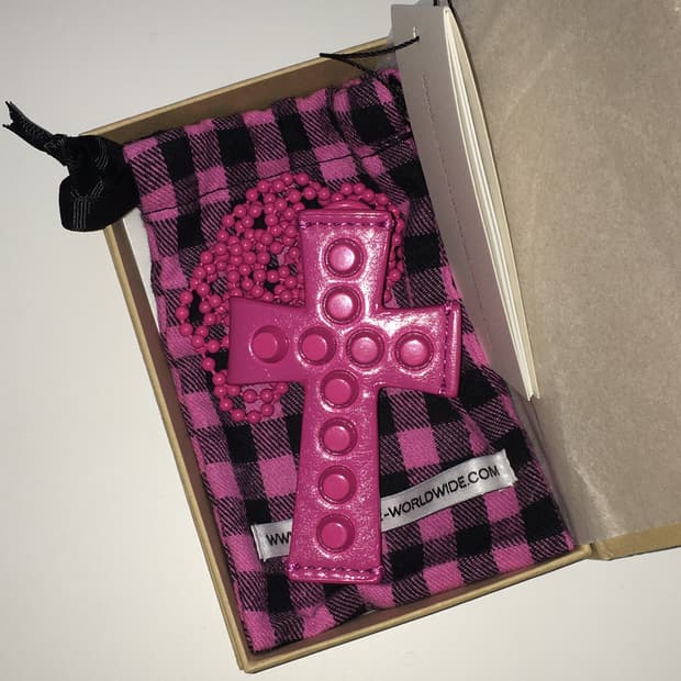 스컬프터 크로스 스터드 스트랩 월렛 핑크