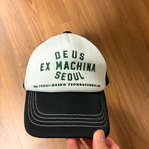 데우스엑스마키나 서울 모자