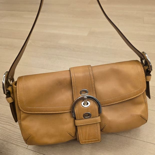 코치 가죽 숄더백