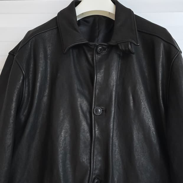 쿠어 워시드 램스킨 레더 카 코트 (블랙)