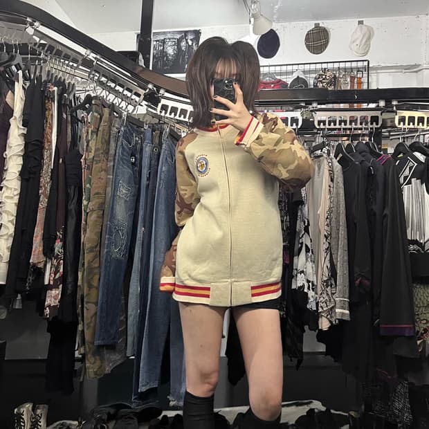 베이지 카모 패치 포인트 자켓