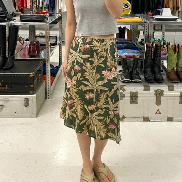 MISS CHLOE floral skirt 미스 끌로에 언발란스 스커트