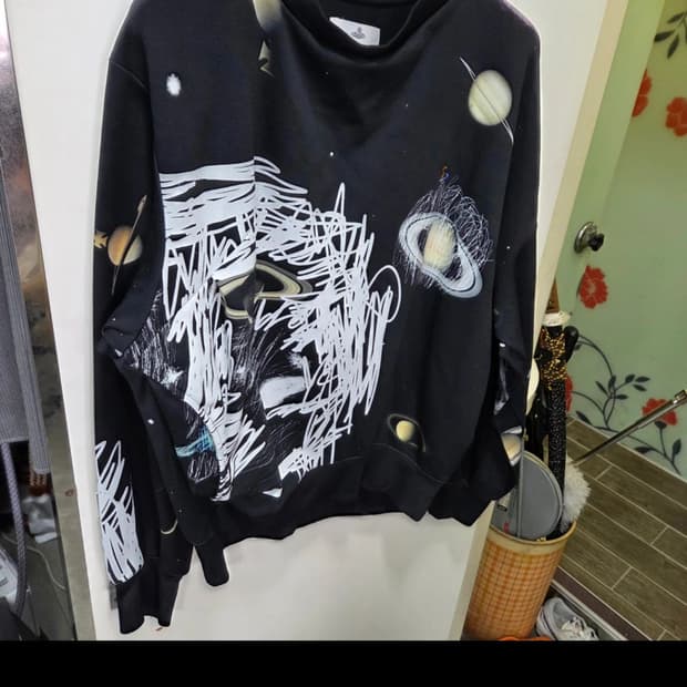 비비안웨스트우드 비대칭 맨투맨