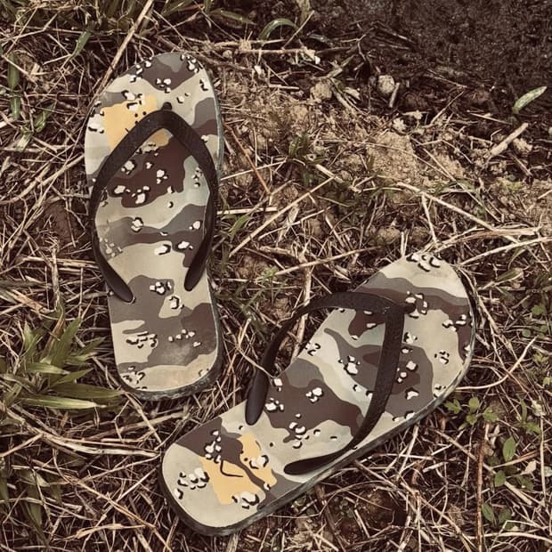 26SS 캐피탈 카모 스마일 쪼리 플리플랍