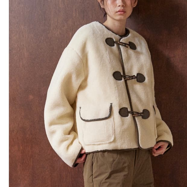 새상품 꼬모니노즈 토글 더플 뽀글이 무스탕 하프 자켓 아이보리