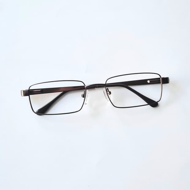 데드스탁 지적인 무드와 빈티지한 감성의 스퀘어 안경테 781