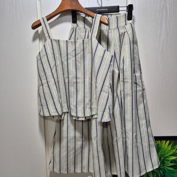 (세일)(새상품)스트라이프 끈나시 스커트 투피스 세트