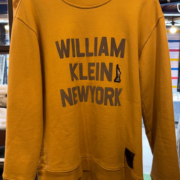 질스튜어트 옐로우 맨투맨