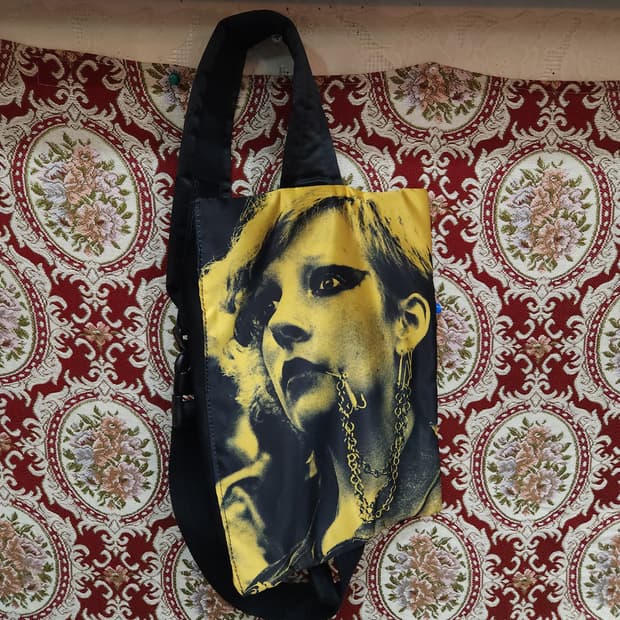 이스트팩 x 라프시몬스 포스터 크로스 바디 숄더백
​
