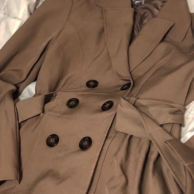 Kobe Lettuce 하프 트렌치코트 겸 미니 원피스