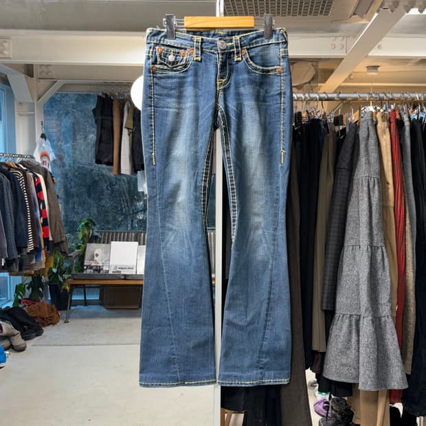 트루릴리전 부츠컷 데님팬츠