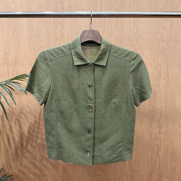버버리 런던 반팔 셔츠 린넨 버튼 디테일 슬림핏 카키 그린