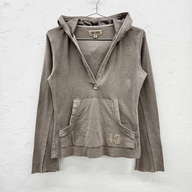 back number 딥 브이넥 후디