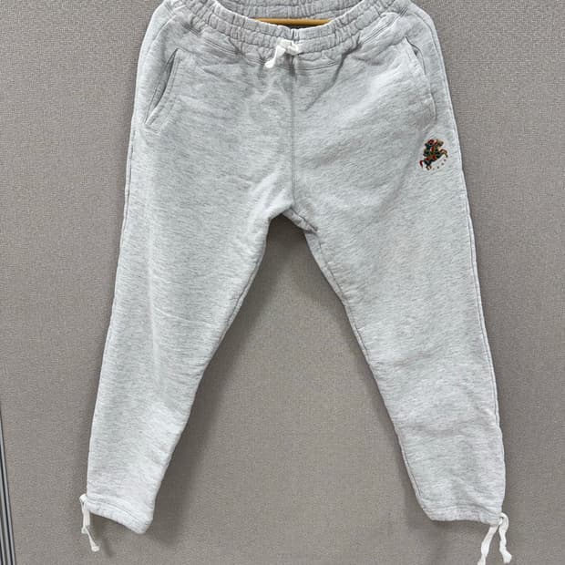 드레익스x에임레온도르 스웻팬츠 M사이즈 팝니다.