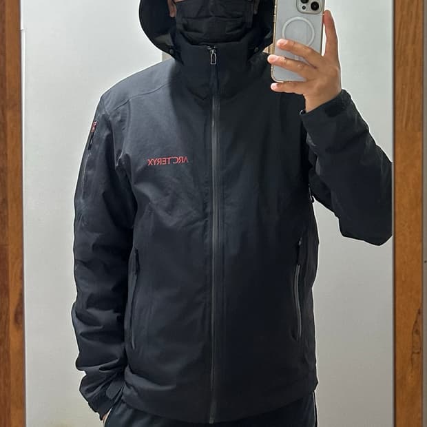 아크테릭스 Arc'teryx 고어텍스 다운 점퍼 블랙
