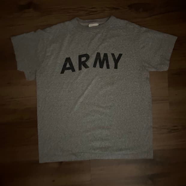 Vintage US Army IPFU T-shirt