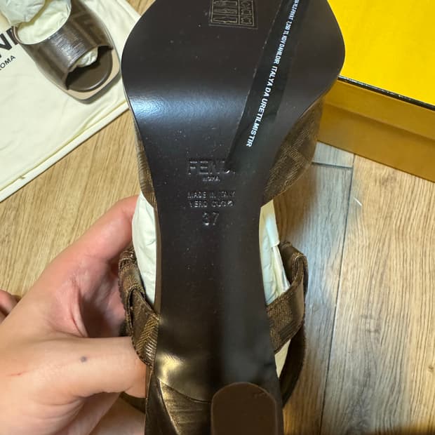 펜디 ff로고 샌들 37사이즈