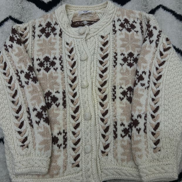 [M]CP tokyo 헤비울 케이블 자수 니트 가디건/아이보리