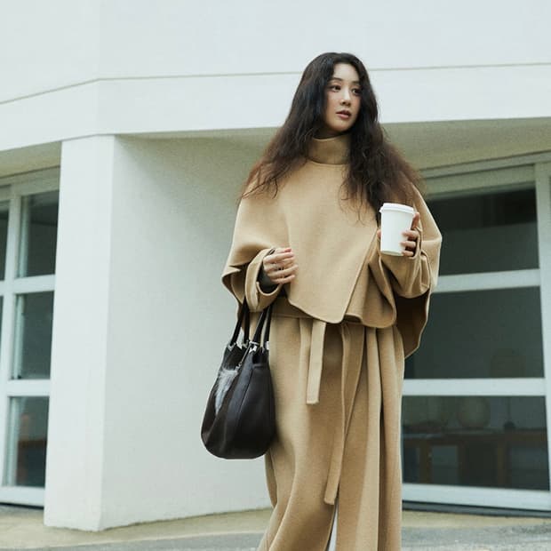 루에브르 카멜 케이프 코트 새상품 판매합니다 