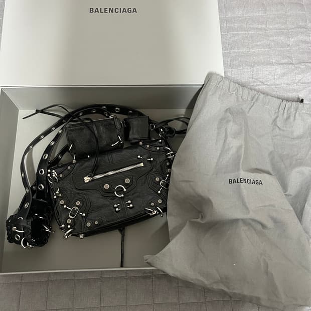 [XS] 발렌시아가 르카골 피어싱 플랩백