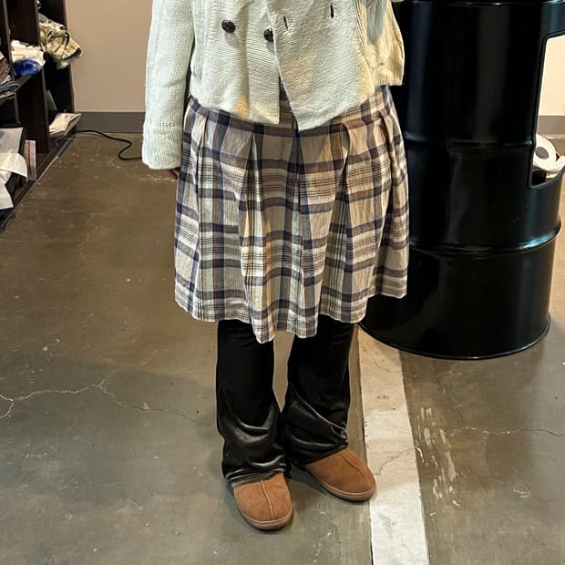 베이지 체크패턴 미디 스커트