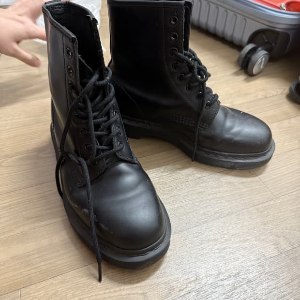 닥터마틴 1460모노 8홀 무광 블랙