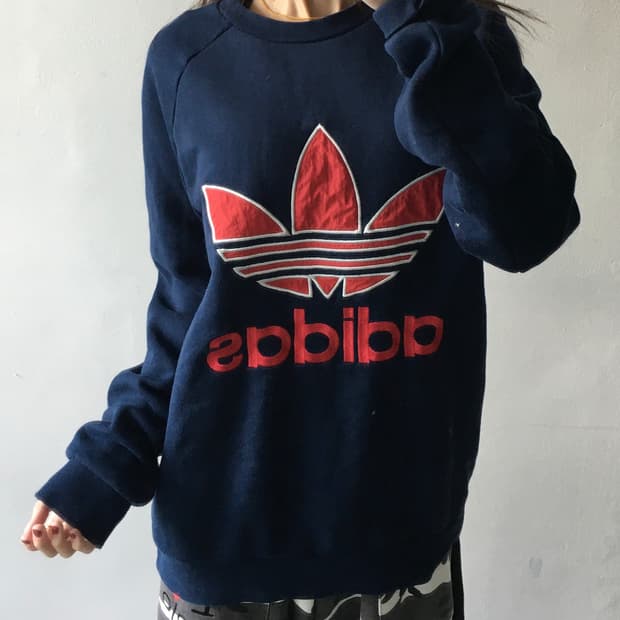 아디다스 빅로고 맨투맨