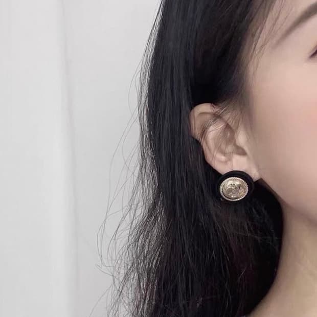 디올 골드 포인트 이어링