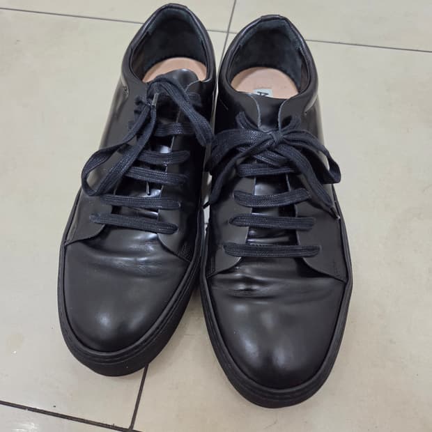 아크네 아드리안 스니커즈 42