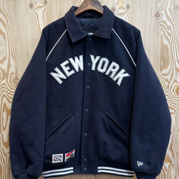 뉴에라 패치 울 봄버 자켓