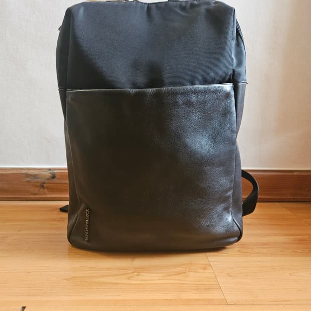 만다리나덕 블랙 백팩 가방( 가죽+페브릭)
