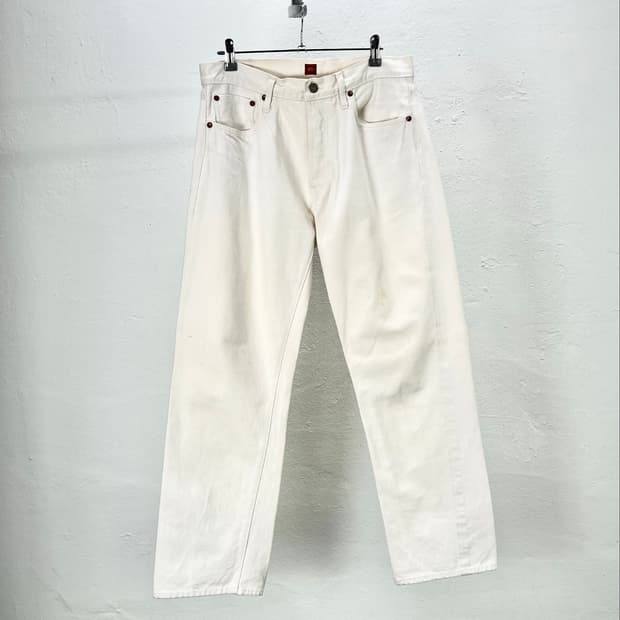 레졸루션 화이트 스트레이트 데님 팬츠