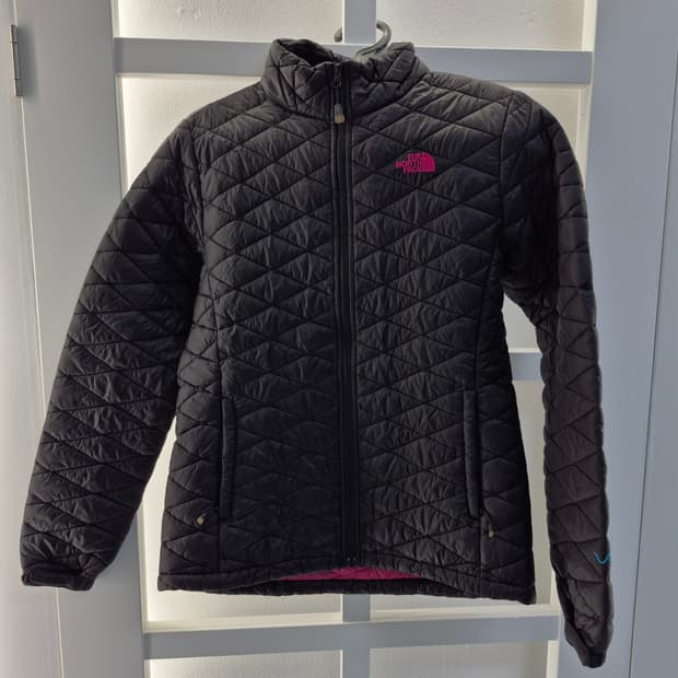 노스페이스 정품 여성 경량패딩 90사이즈 팝니다
