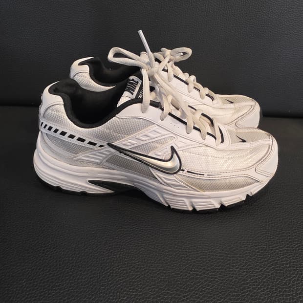 나이키 이니시에이터 화이트 런닝화