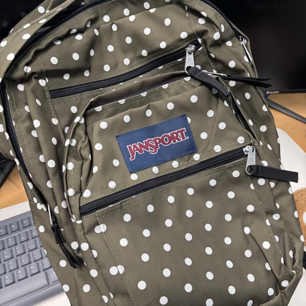 (새상품)잔스포츠 도트 카키백팩