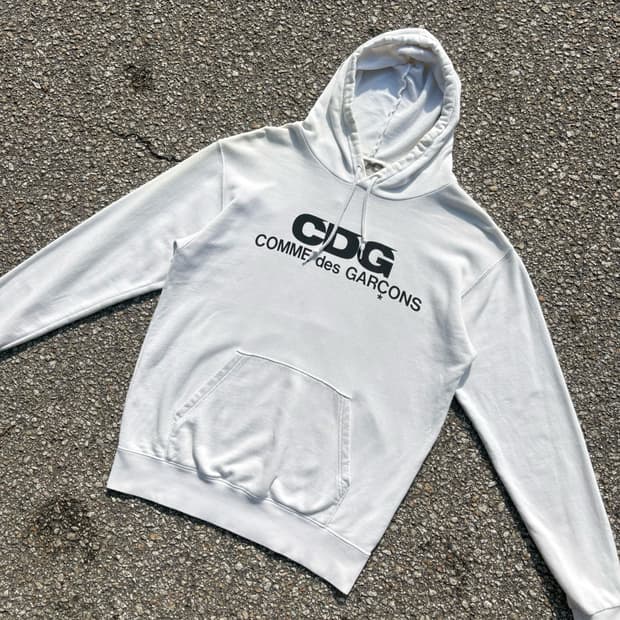 꼼데가르송 CDG 로고 신형 화이트 후드티