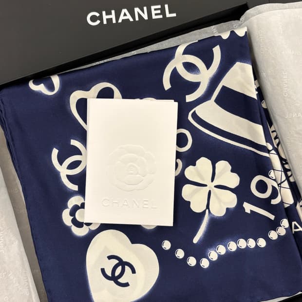 샤넬 실크 스카프