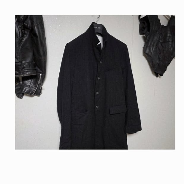 Bergfabel black stripe coat