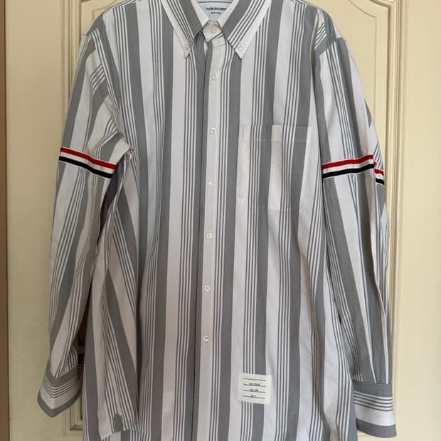 톰브라운 스트라이프 셔츠