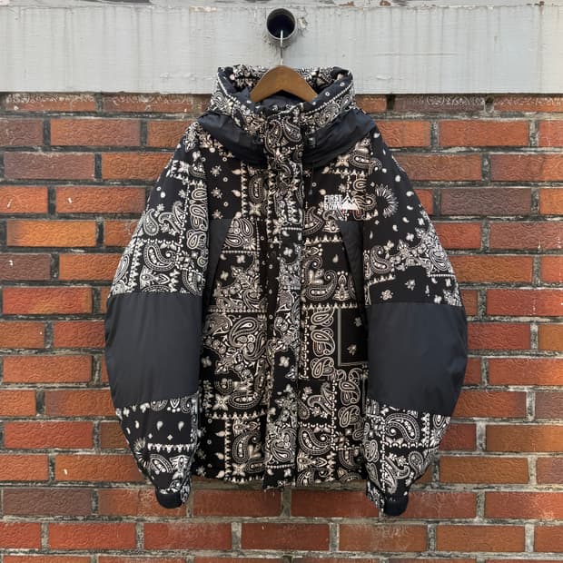 퍼스트다운 프릭스스토어 페이즐리 다운파카 L