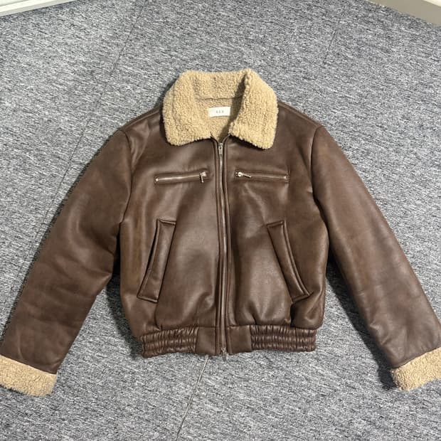 남자 브라운 무스탕