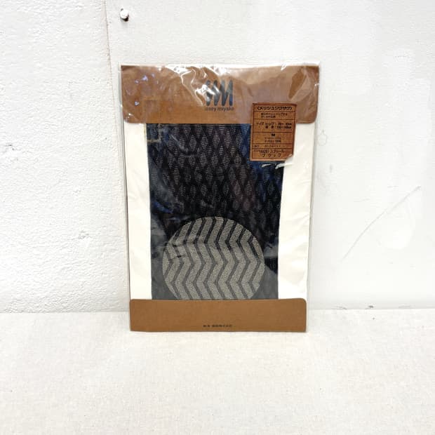 ISSEY MIYAKE mesh zigzag stockings