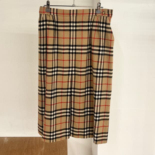 버버리 노바 체크 울 미디 스커트