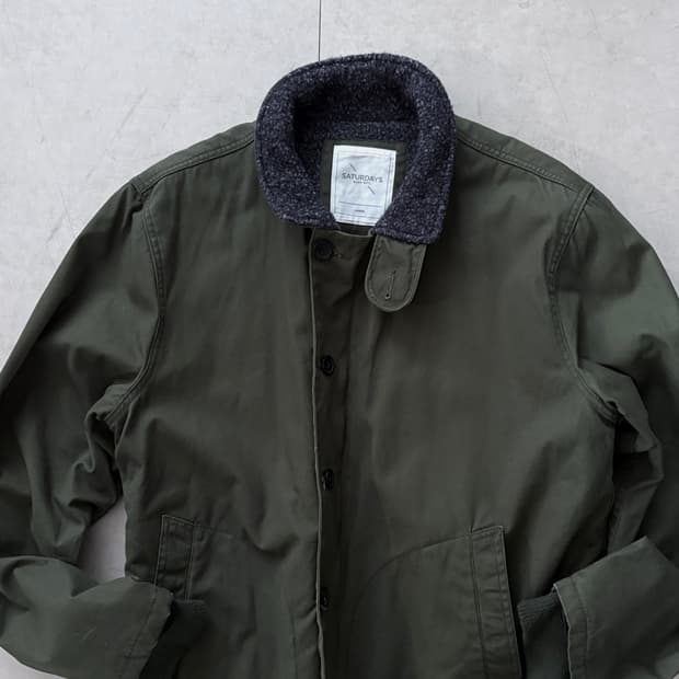 새터데이즈 서프 NYC 덱 자켓